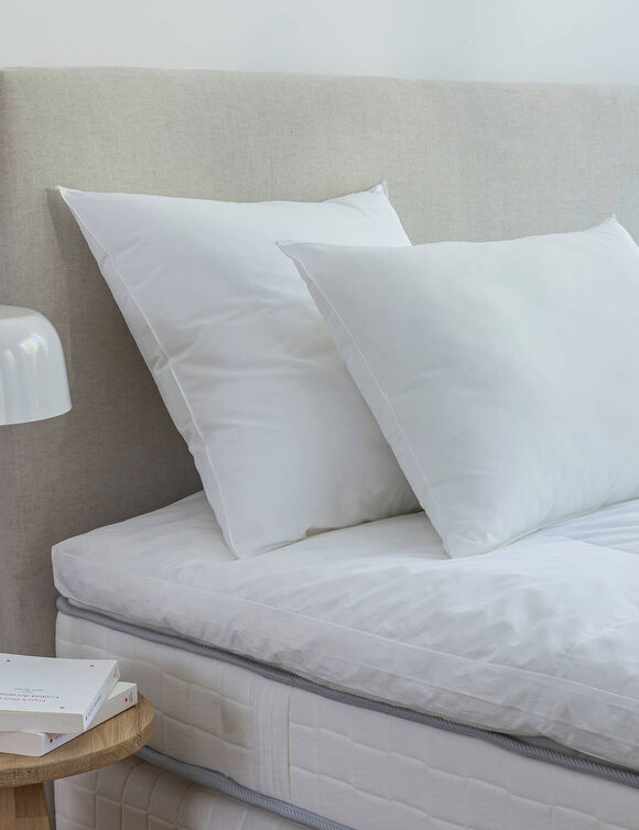 Stevig, transpiratiewerend hoofdkussen (wit) Stevig, transpiratiewerend hoofdkussen (wit)